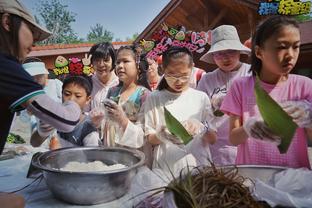 着急过节？布克谈失利：随着比赛的进行 我们失去了专注度